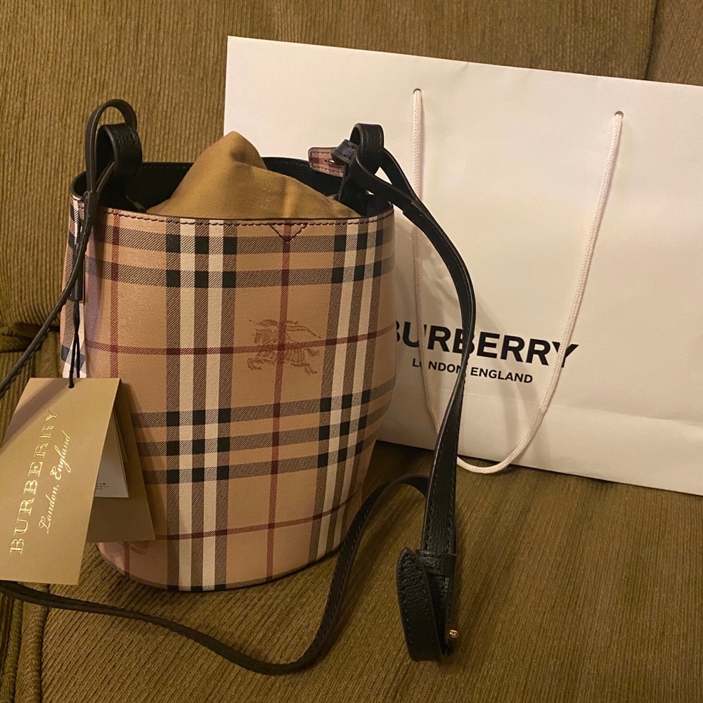 Burberry purse